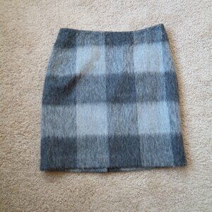 Talbots Wool-Blend Pencil Skirt Soft Gray Plaid, Gray Blue Size 8P, 20" to Hem.